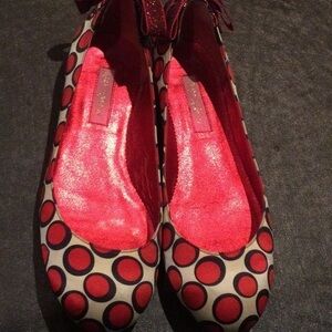 Betsy Johnson red polka dot beige ballerina flats in 7 3